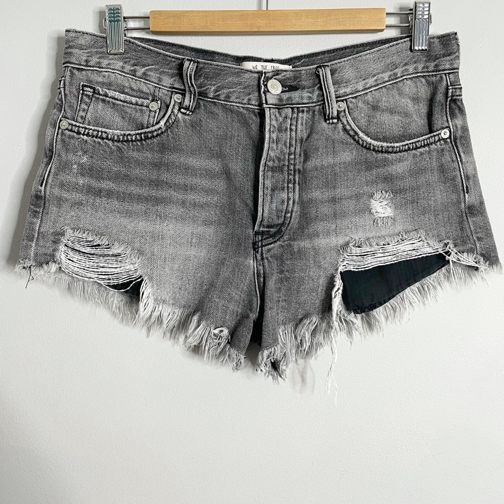 WE THE FREE Distressed Denim Cut Off Frayed Hem Button Fly Jean Shorts